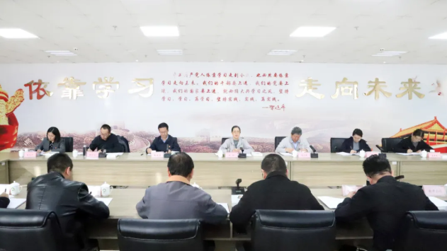 集團(tuán)黨委召開(kāi)理論學(xué)習(xí)中心組2025年第八次學(xué)習(xí)（擴(kuò)大）會(huì)