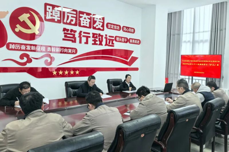 集團(tuán)黨委委員、紀(jì)委書(shū)記潘彬列席旁聽(tīng)朝開(kāi)公司黨支部理論學(xué)習(xí)會(huì)并講授專(zhuān)題黨課